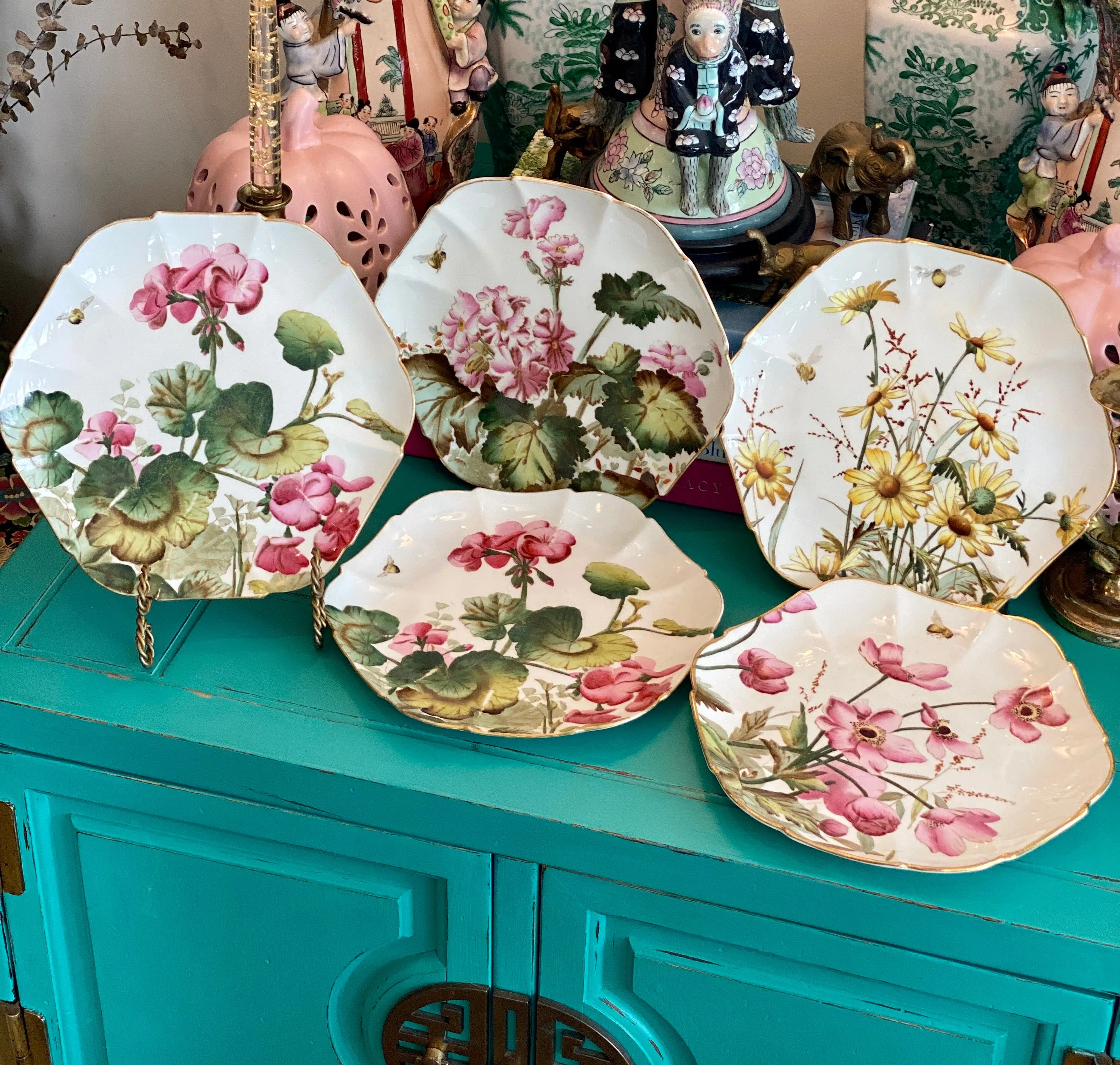 Set of 5 Vintage dinner / dessert plates porcelain floral, bee plates gold trim