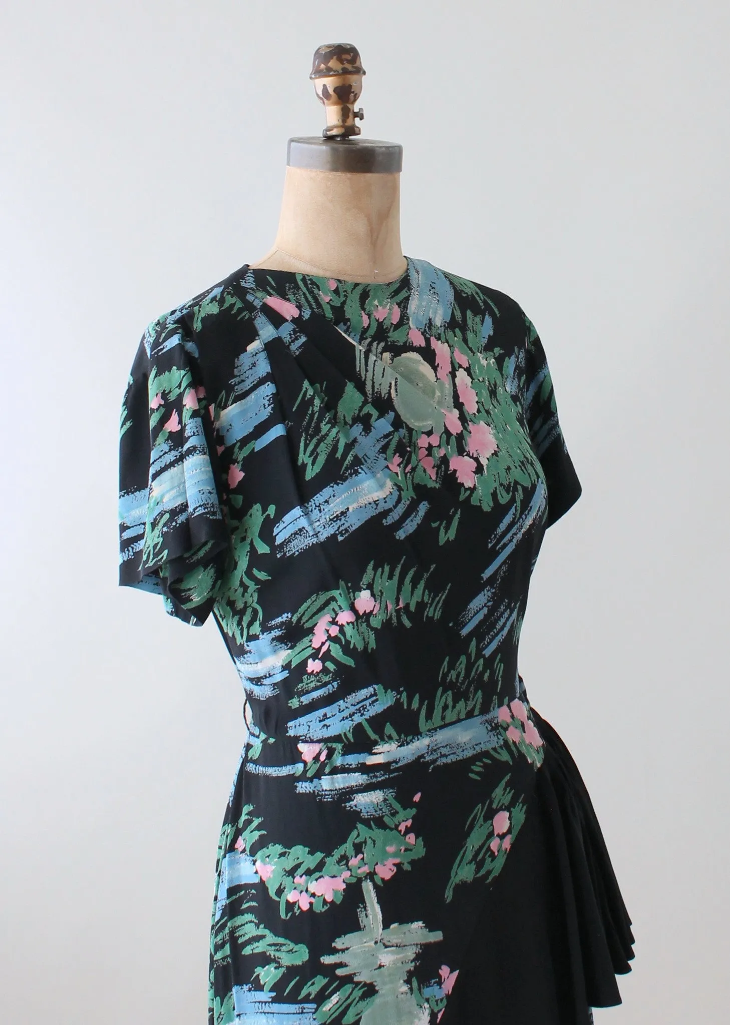 Vintage 1940s Floral Rayon Day Dress with Skirt Ruffle