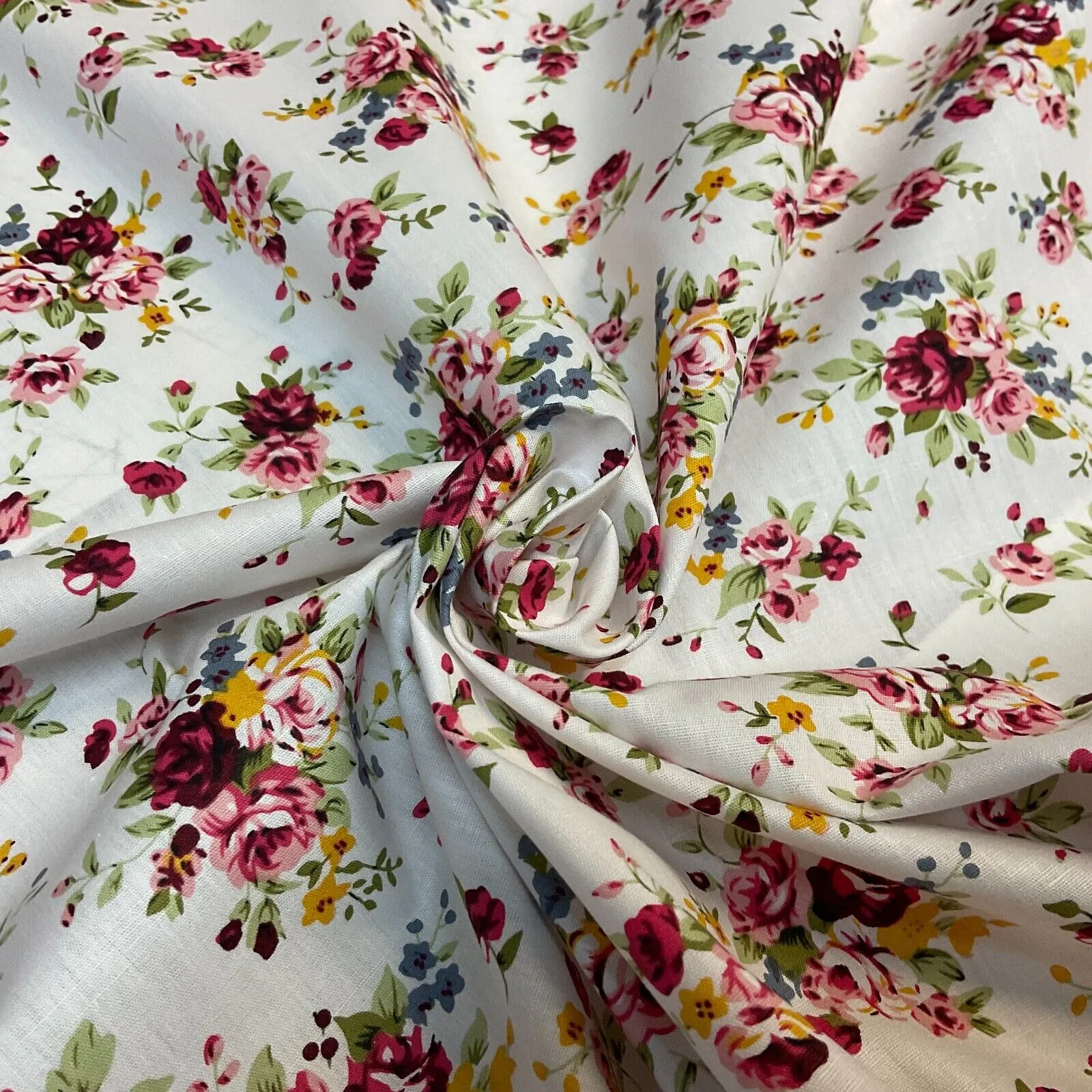 Vintage Rose Floral 100% cotton printed dress craft fabric 150cm wide M1735