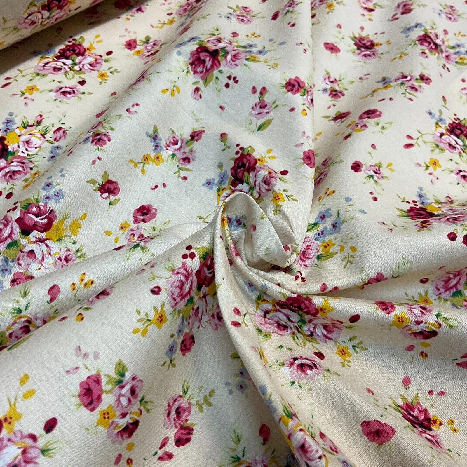 Vintage Rose Floral 100% cotton printed dress craft fabric 150cm wide M1735